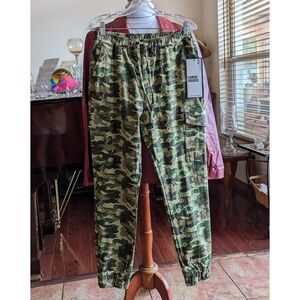 NWT   Almost Famous camo cargo jogger pants   SZ L